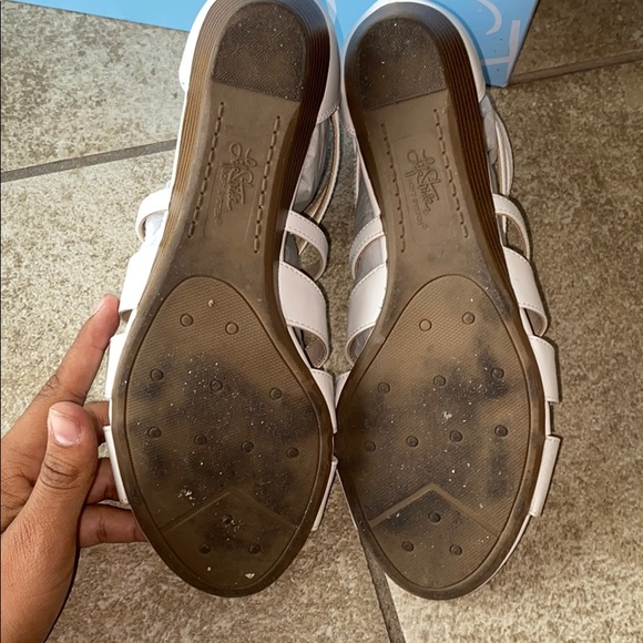 Sandals - Picture 6 of 6